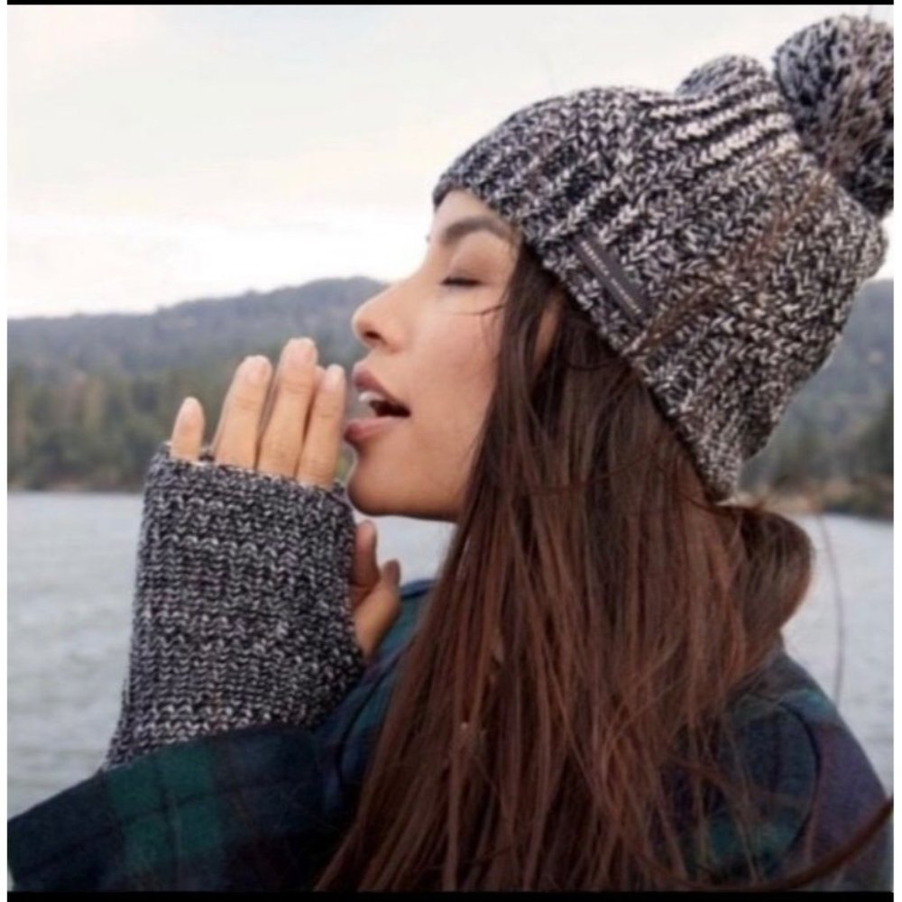 NWT Rebecca Minkoff winter Knit hat Beanie and Arm Warmer one size